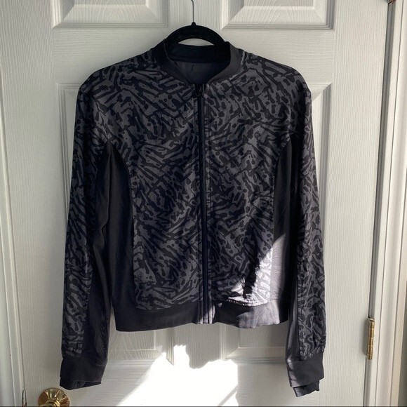 Lululemon Noir II Mesh Bomber Jacket Black Gray Biggie Animal - size 4 - Picture 2 of 9